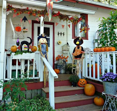 Cute Halloween Front Porch Decorations To Greet Your Guests