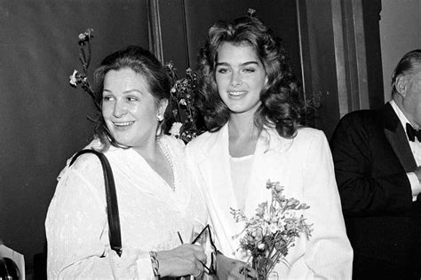 Brooke Shields Says Her Mom Didnt Date Because She Was In Love With