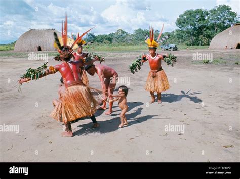 Xingu Dance Brazil South America Fotos Und Bildmaterial In Hoher Auflösung Alamy