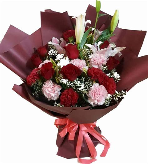 Wondering how many bulk flowers to buy for your wedding bouquet or displays? ROSE AND CARNATION BOUQUET - Florista Flower Shop