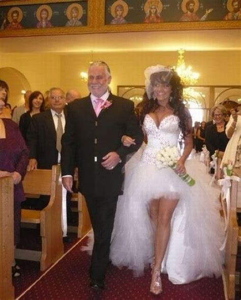 24 Shockingly Naked Wedding Looks You Won T Believe Actually Exist Funny Funny Wedding
