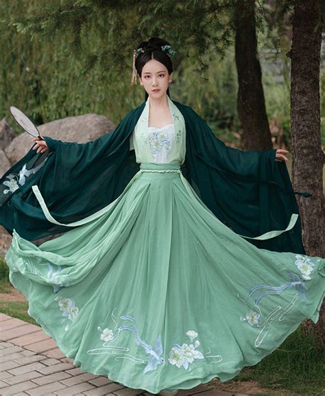 Traditional Chinese Ming Dynasty Princess Green Hanfu Dress Ancient Court Embroidered Histori
