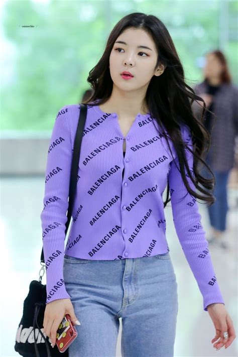 Super easy fashion dress up gif. lia pics on Twitter in 2020 | Kpop fashion, Itzy, Kpop outfits