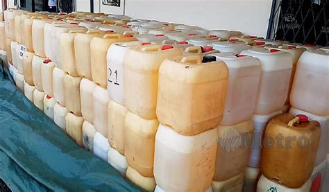 Lihat juga as tong cecair , as tong persekutuan , as tong kering dan tong uk. Mat Bangla 'kenduri' petrol? | Harian Metro