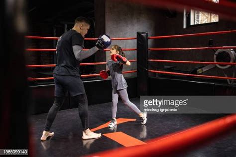 Male Vs Female Boxing Fotografias E Filmes Do Acervo Getty Images