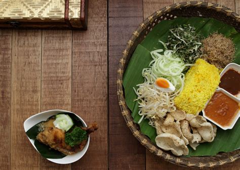 Nasi Kerabu Kuning Ayam Percik Turmeric Rice Salad With Spicy Grilled Chicken Kuali