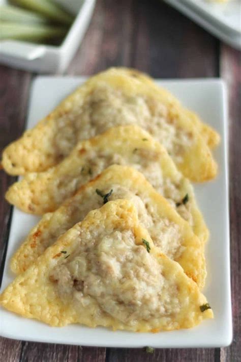 It has all of the classic flavors of a tuna melt without the bread and i promise. Cheesy Keto Tuna Melts | Recipe | Tuna melt recipe, Melt ...