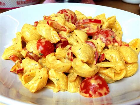 Nudeln mit Paprika Tomaten Frischkäse Sauce Hallo ihr Lieben Heute