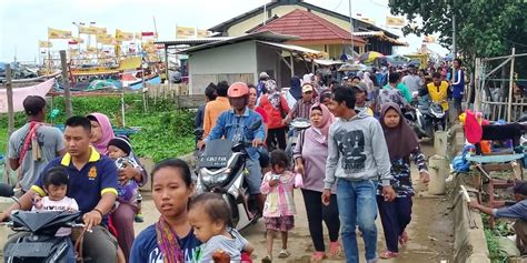 Balongan map — satellite images of balongan. ADAT NADRAN NELAYAN DESA DADAP BALONGAN INDRAMAYU 2019 ...