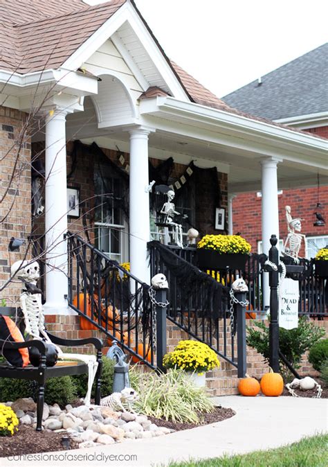 15 Best Exterior Halloween Decor Ations To Haunt Your Outdoor Space