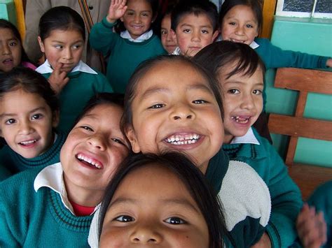 Niños Peruanos De La Escuela Aulas Abiertas Baby Face Face Culture
