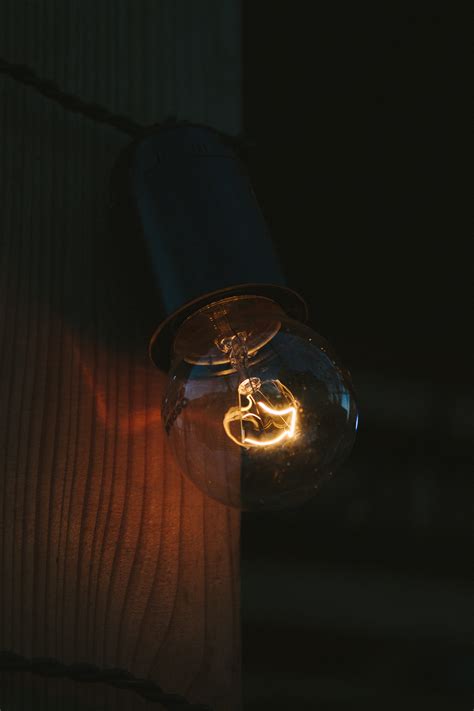 무료 이미지 빛 밤 유리 어두운 명확한 저녁 칸델라 반사 구근 색깔 어둠 푸른 램프 검은 전기