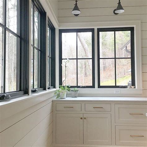 The white board and batten, the black window trim and the metal elements on the roof are all key elements usually found in modern farmhouse. 65 Modern Farmhouse Home Office With Black Window Trim (55 ...