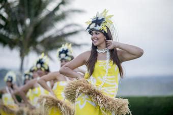 Traditional Hawaiian Dances Lovetoknow