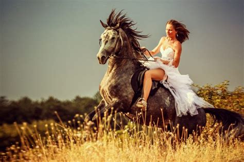 Woman Riding Wild Horse 54ka Photo Blog