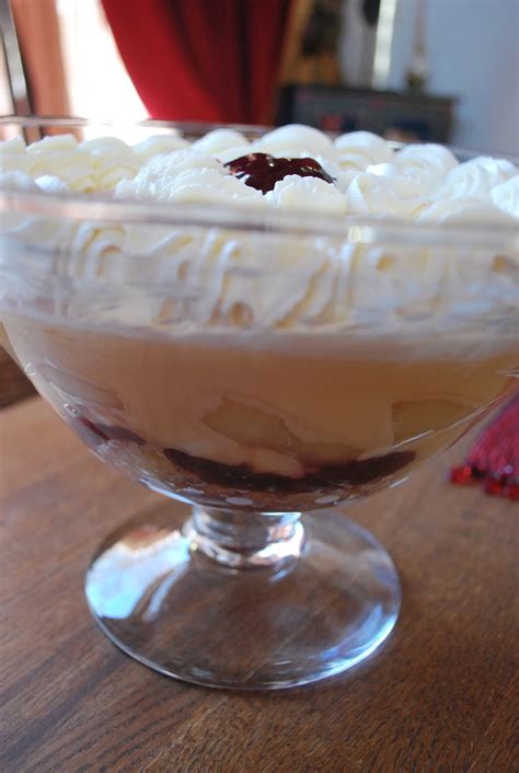 Drizzle or brush the cake with the limoncello, spoon a layer of the lemon curd over the cake, and then a layer of mixed berries. Barefoot Contessa Trifle Dessert : Barefoot Contessa ...