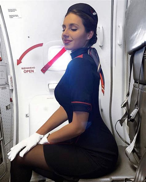 Difference Between Air Hostess And Cabin Crew ~ Cabin Decoration