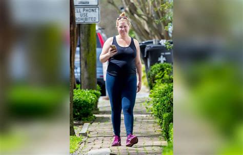 Pregnant Amy Schumer Posts A Near Naked Selfie Feeling Strong