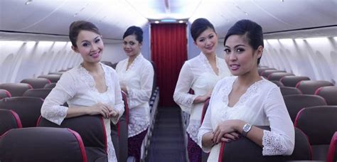 Passengers of malindo air are impressed by special cabin crew's uniform. Passenger Strips Naked, Watches Porn, Attacks Crew - Live ...