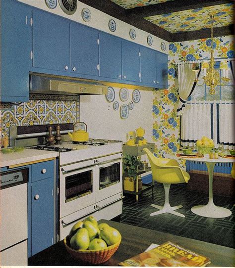 The earliest manor houses were built to house huge numbers of people since families and servants all lived under one roof and often in one huge room. 292 best images about 70s Interiors on Pinterest | 1970s ...