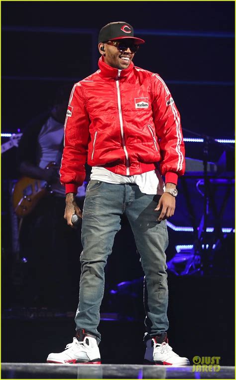 Photo Chris Brown Flashy Dance Moves At Iheartradio Music Festival 11 Photo 2956615 Just