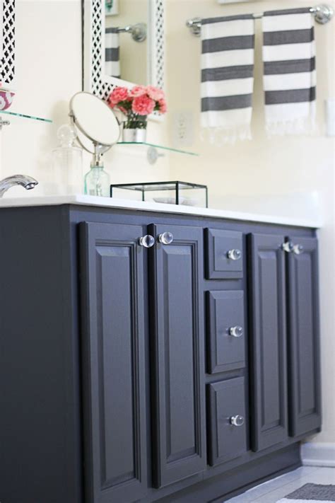 Painting bathroom cabinets is an easy diy process and you'll end up with professional looking results if you use good products and follow the right steps. In your back pocket...: Vanity and Paint....