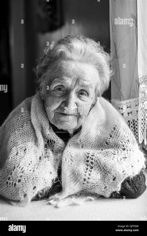 Black And White Portrait Of An Old Woman Elderly Stock Photo Alamy