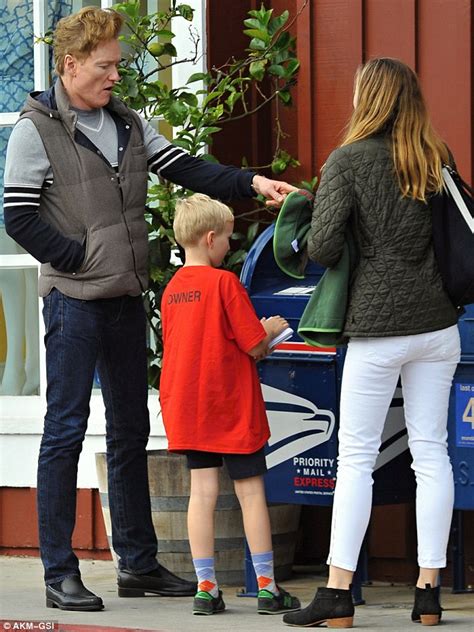 Conan Obrien Enjoys Father Son Bonding Time With Beckett Daily Mail