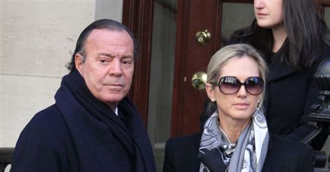 Julio Iglesias et sa femme Miranda Rijnsburger aux obsèques d Oscar de