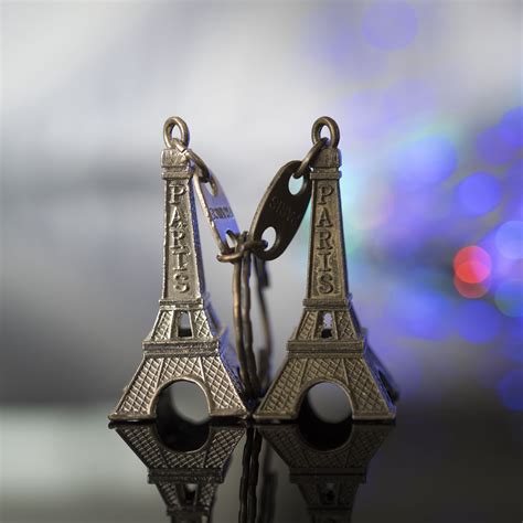 Download Wallpaper 2780x2780 Eiffel Tower Keychain Paris Close Up
