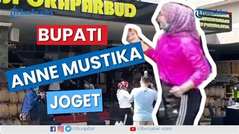 Bupati Purwakarta Anne Ratna Mustika Berjoget Intip Yuk Gaya Joget Asiknya Seperti Apa Youtube