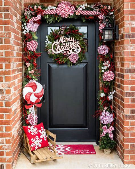 Most Loved Christmas Door Decorations Ideas On Pinterest