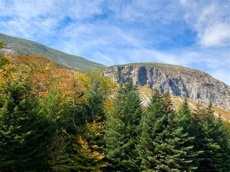 Beautiful View Of The Mount Willard In New Hampshire Under The Sky