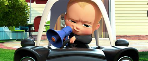 The most unusual boss baby (alec baldwin) arrives at tim's home in a taxi, wearing a suit and carrying a briefcase. Baby Boss, la critique du film - page 1- GamAlive