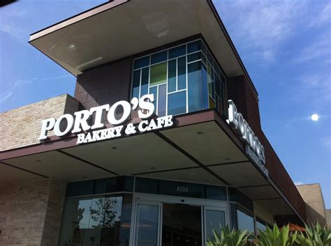 the front of a bakery and cafe on a sunny day