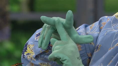 Martha Stewart 3 Pair Non Slip Grip Garden Gloves On Qvc Youtube