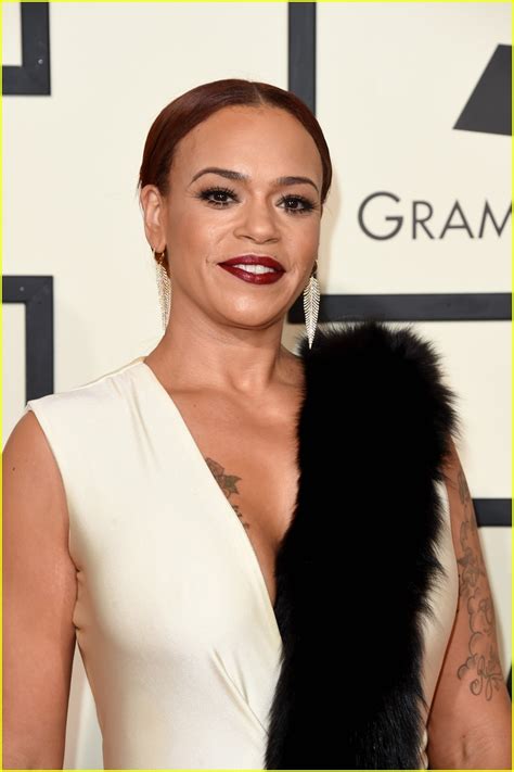 Faith Evans And Leon Bridges Are Classic In Black And White At Grammys 2016