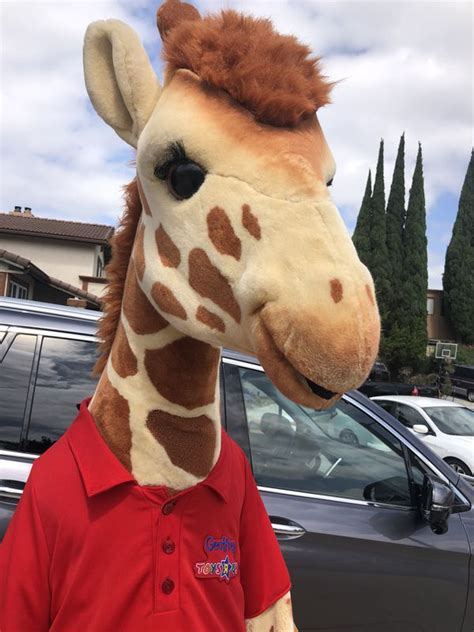 Toys R Us Geoffrey The Giraffe Official Mascot Costume Extremely