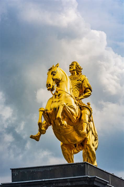 2010091601 august ist erntemonat pflaumen, zwetschgen bild datum: Goldener Reiter "August der Starke" Foto & Bild | city ...