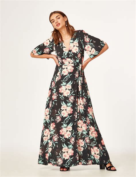 Retrouvez notre collection de vêtements dores zara pour femme disponibles sur vestiaire collective ainsi qu'un grand choix d'articles mode à prix d'occasion. Robe longue fleurie noire femme • Jennyfer