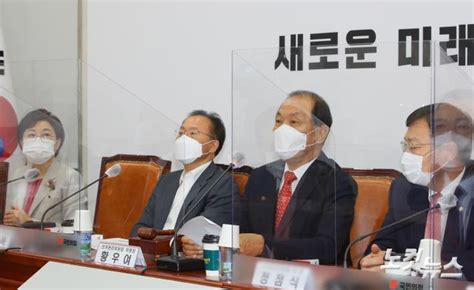 국민의힘 당대표, 대세는?, 욱일기 디자인, 왜 아직도 쓰이는 걸까? 국민의힘 당 대표 예비경선 결과 발표하는 황우여 선거관리 ...