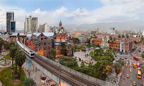 If you have time, definitely plan to travel to both cities to experience two different ways of life in colombia. Medellín vs Bogotá: ¿a qué ciudad es mejor viajar? | Tellanto