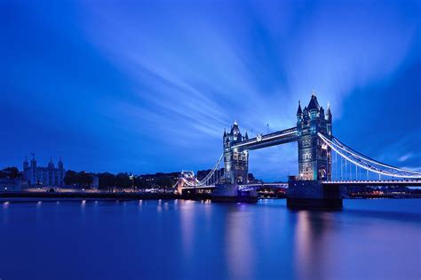 Tourist Guide To River Thames England