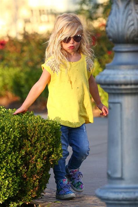too cute jessica simpson s daughter maxwell and son ace enjoy dinner out with grandma 14 aw