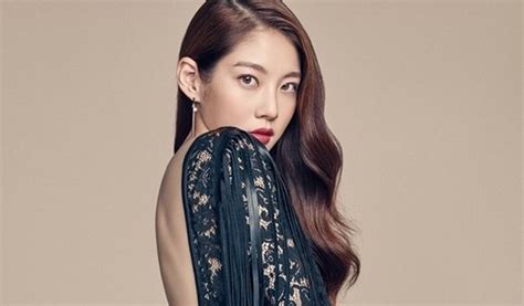 Gong Seung Yeon Is A Sexy Autumn Beauty For Harpers Bazaar Soompi