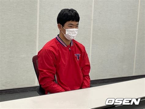 16일에 발표된 최종 24인 명단에는 6명의 투수 (최원준, 고영표, 박세웅, 이의리, 원태인, 김민우)와 3명의 야수 (김혜성, 오재일, 최주환)가 처음 대표팀에 발탁되어 올림픽에서 대한민국 야구를 대표하게. 확 달라진 벌크업! KIA 루키 이의리, 출발이 다르다 오!쎈 광주캠프