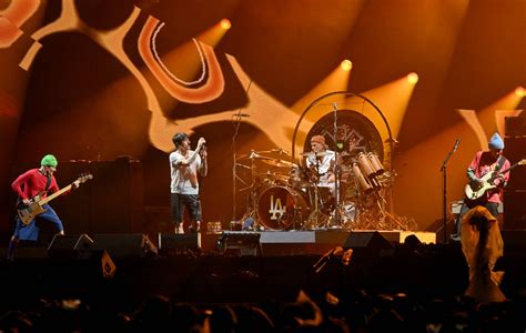 Red Hot Chili Peppers Announce 2024 Unlimited Love Us Tour With Huge