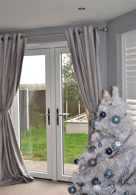 Authentic woodgrain effect finish, superior glazing options as well as world class security all come as standard and will truly complement your existing homes' windows. RD French doors - Chalk White R7 (With images) | Home ...
