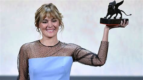El Cine Español De Enhorabuena Marta Nieto Recibe El Premio A Mejor