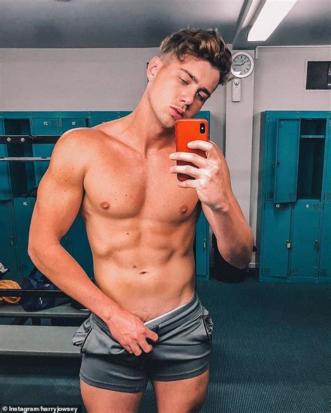 Too Hot To Handle Star Harry Jowsey Celebrates Three Million Followers